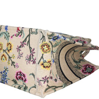 Dior Book Tote Medium Petites Fleurs_IMG_4203.jpeg