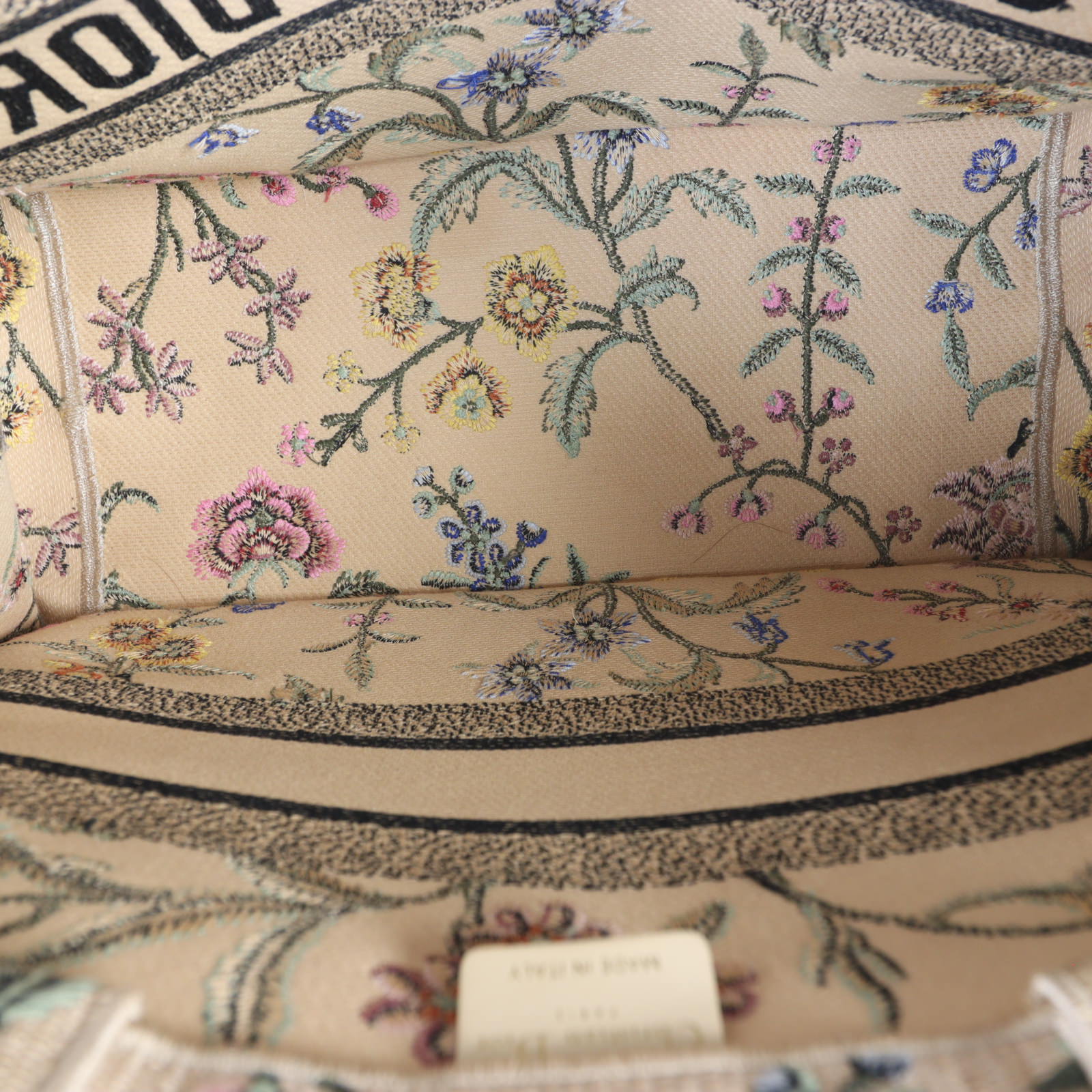 Dior Book Tote Medium Petites Fleurs_IMG_4208.jpg