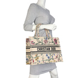 Dior Book Tote Medium Petites Fleurs_IMG_4252.jpeg
