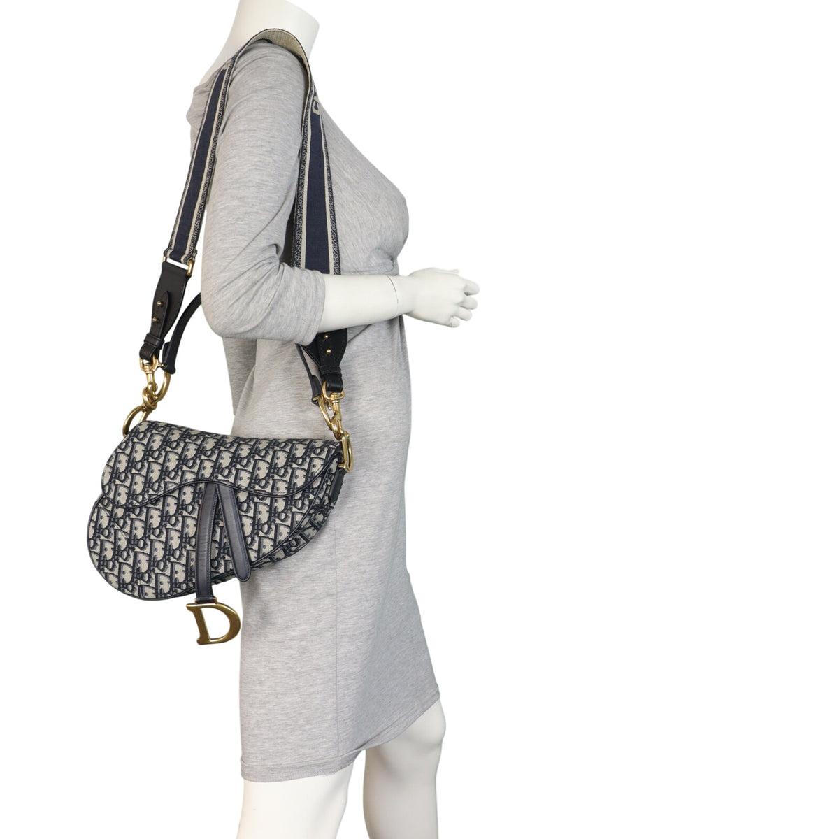 Dior Saddle Bag Oblique with Embroidered Strap_IMG_0653.jpeg
