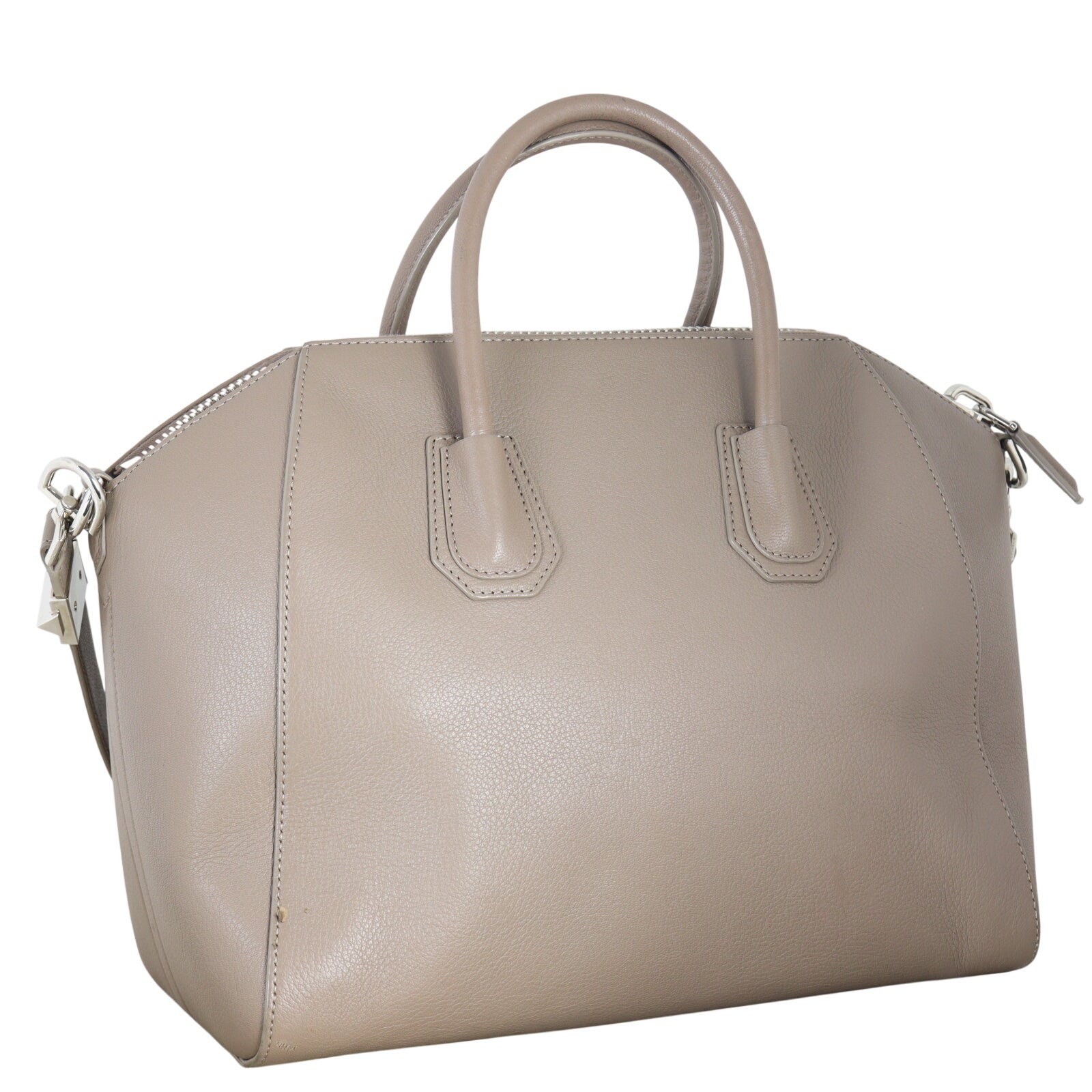Givenchy Antigona Medium_IMG_2492.jpeg