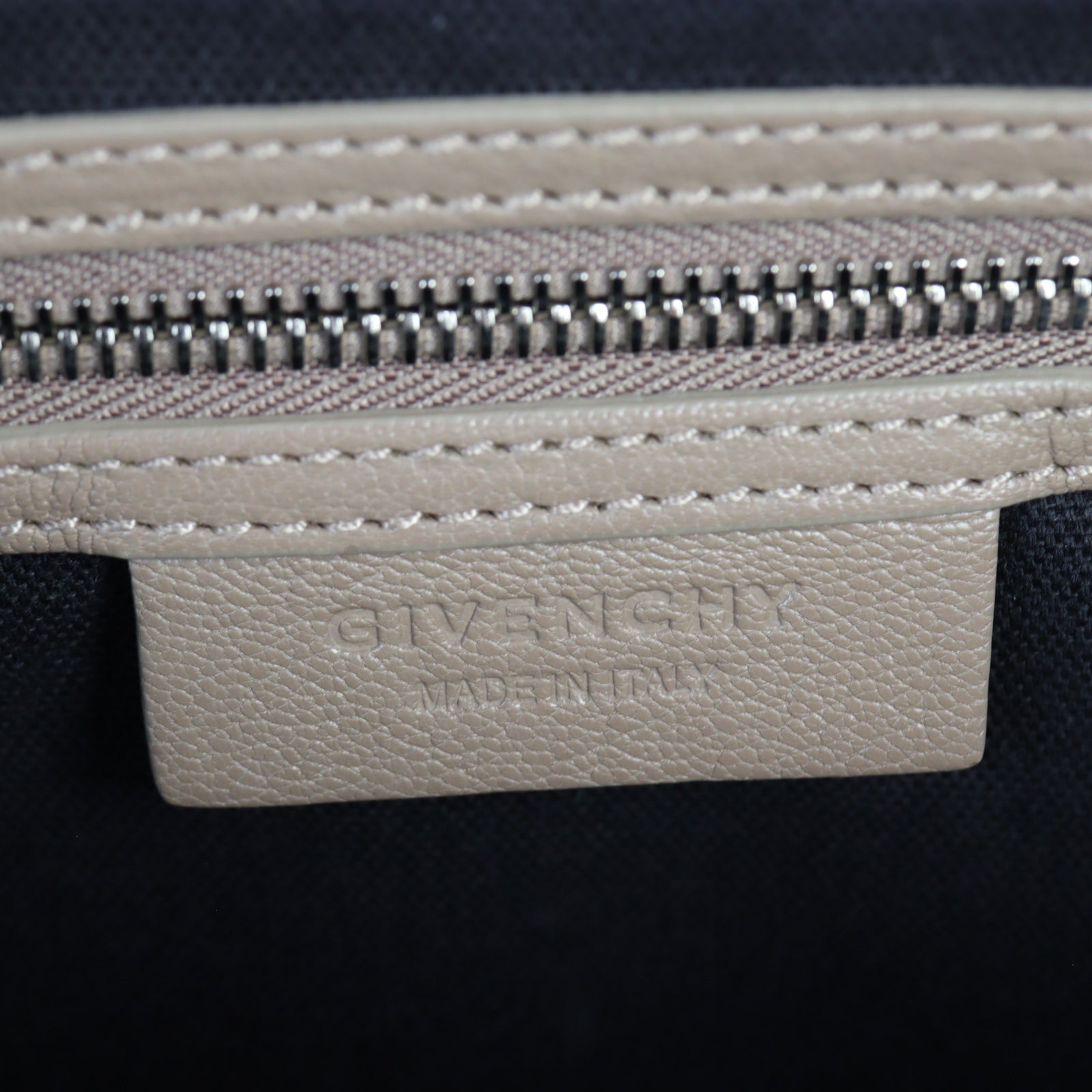 Givenchy Antigona Medium_IMG_2495.jpg