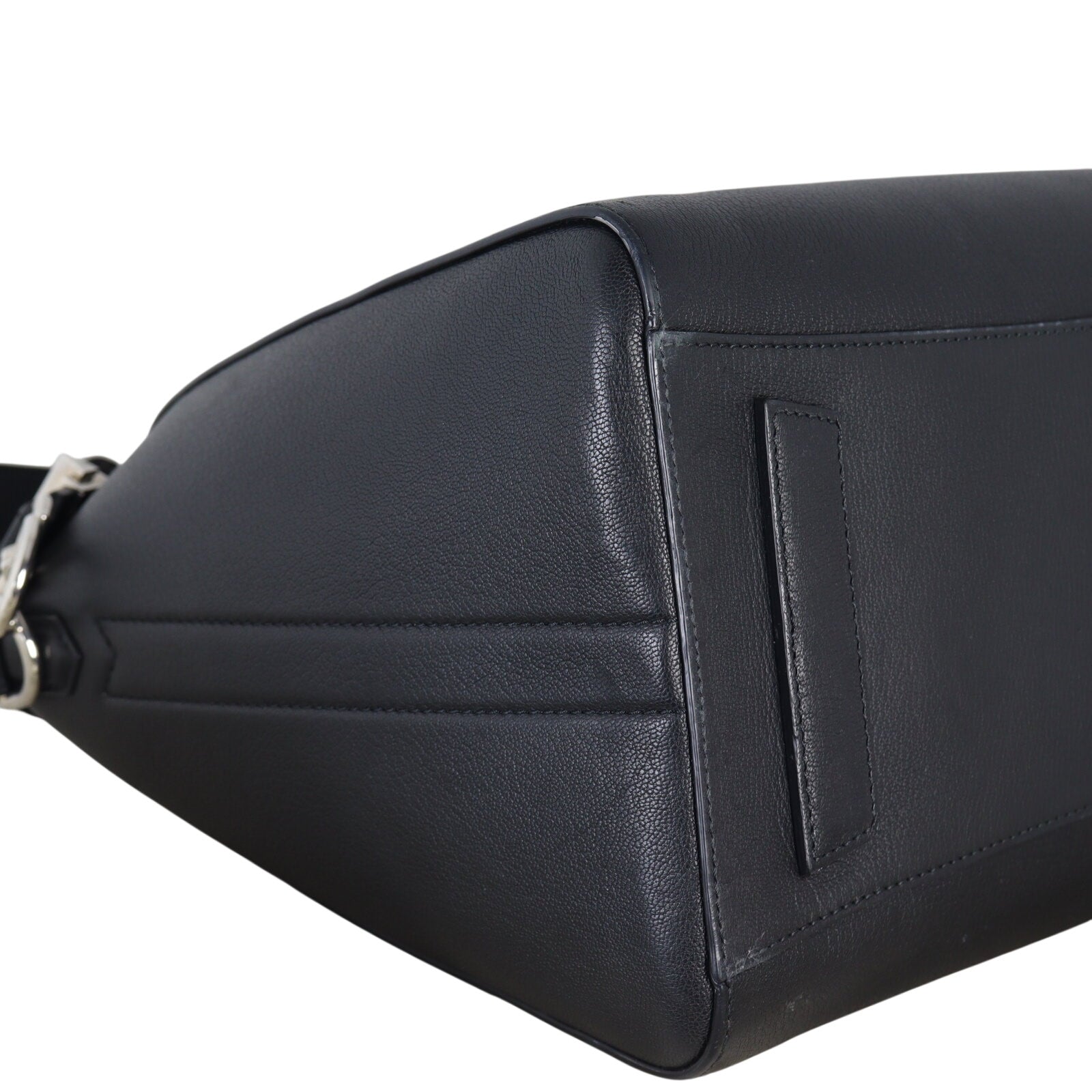 Givenchy Antigona Medium_IMG_7595.jpeg