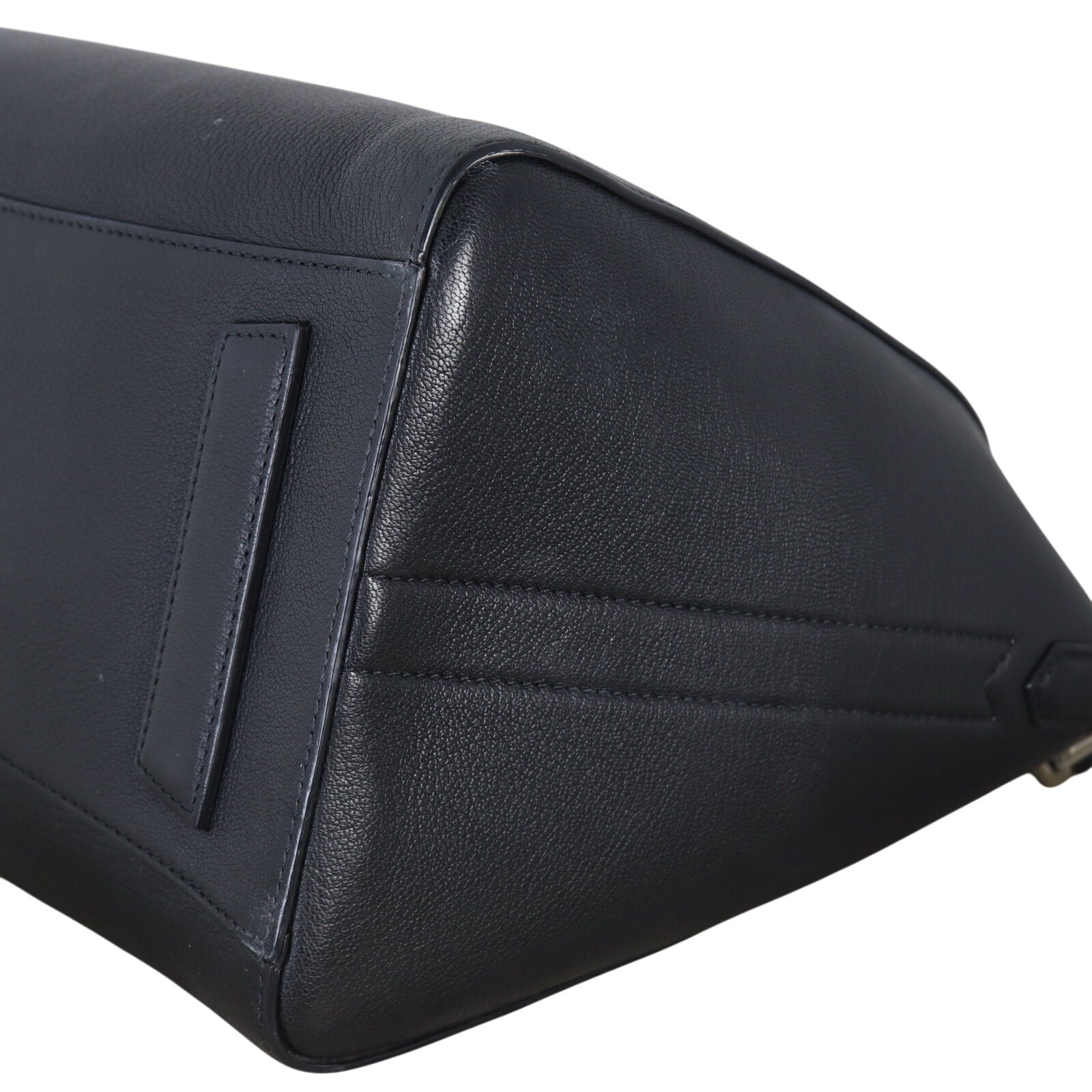 Givenchy Antigona Medium_IMG_7596.jpeg