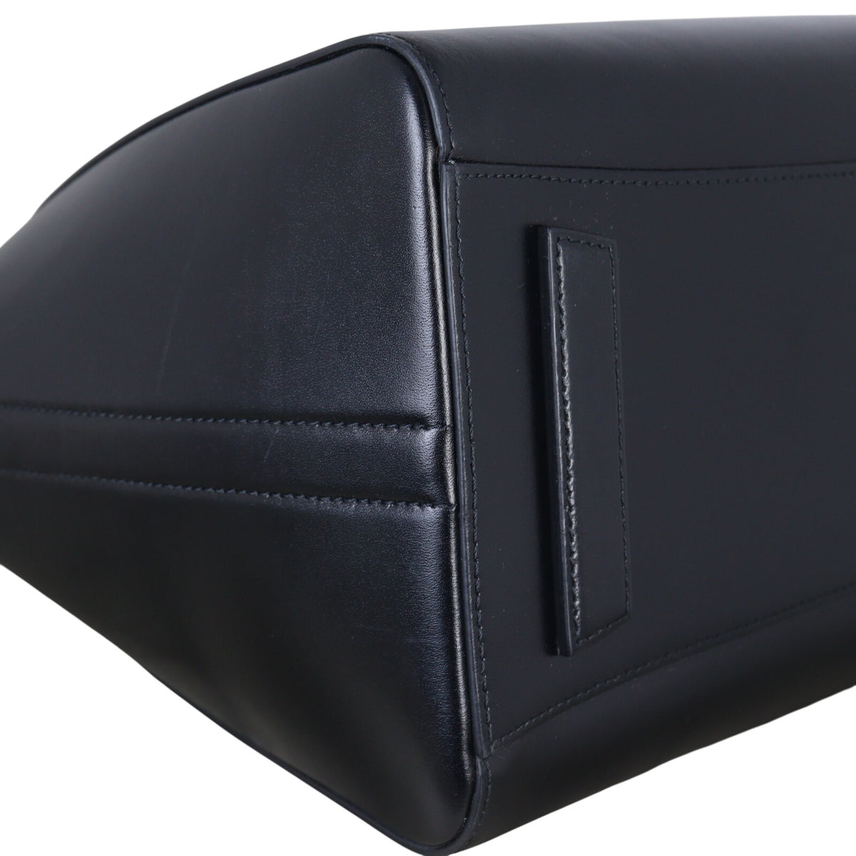 Givenchy Antigona Medium_IMG_8830.jpeg
