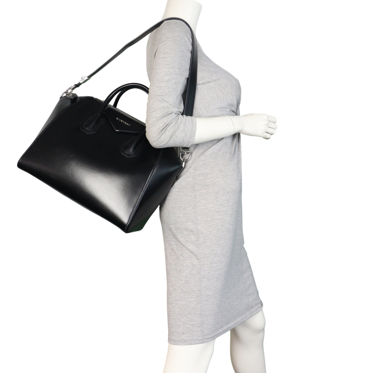 Givenchy Antigona Medium_IMG_9146.jpeg
