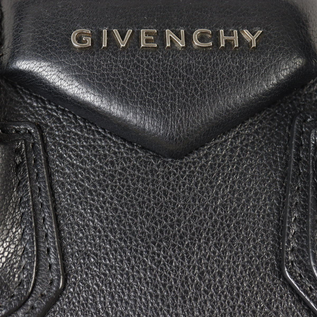Givenchy Antigona Mini_IMG_3841.jpg