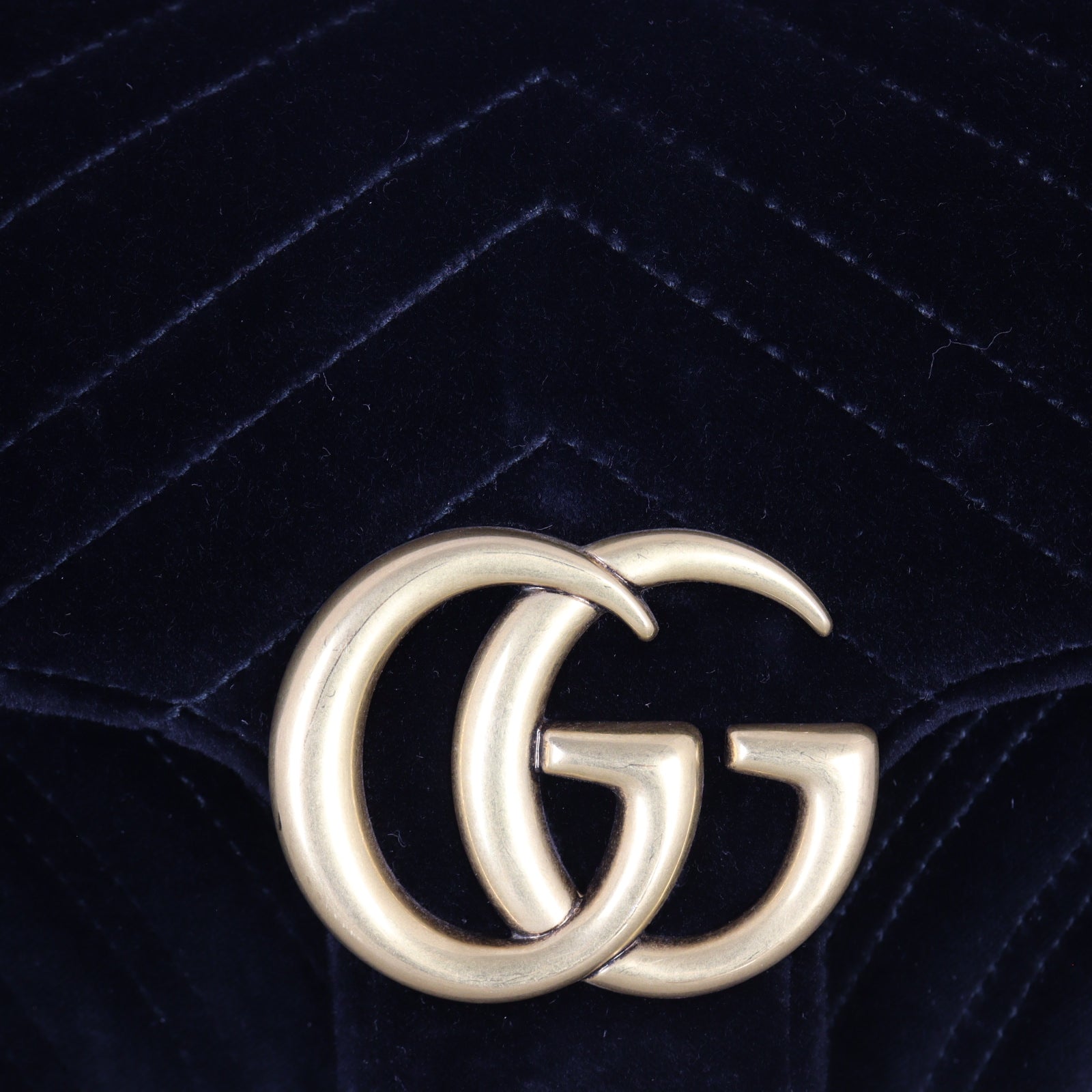 Gucci GG Marmont Velvet Medium Shoulder Bag (hot stamped)_IMG_9914.jpg