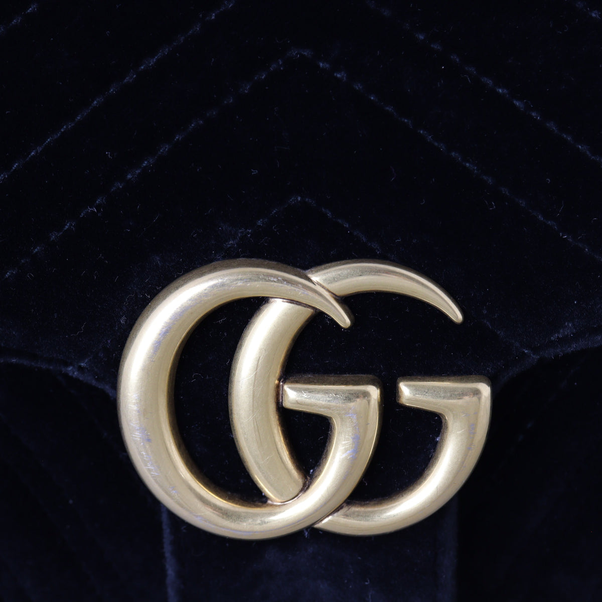 Gucci GG Marmont Velvet Medium Shoulder Bag_IMG_1617.jpg