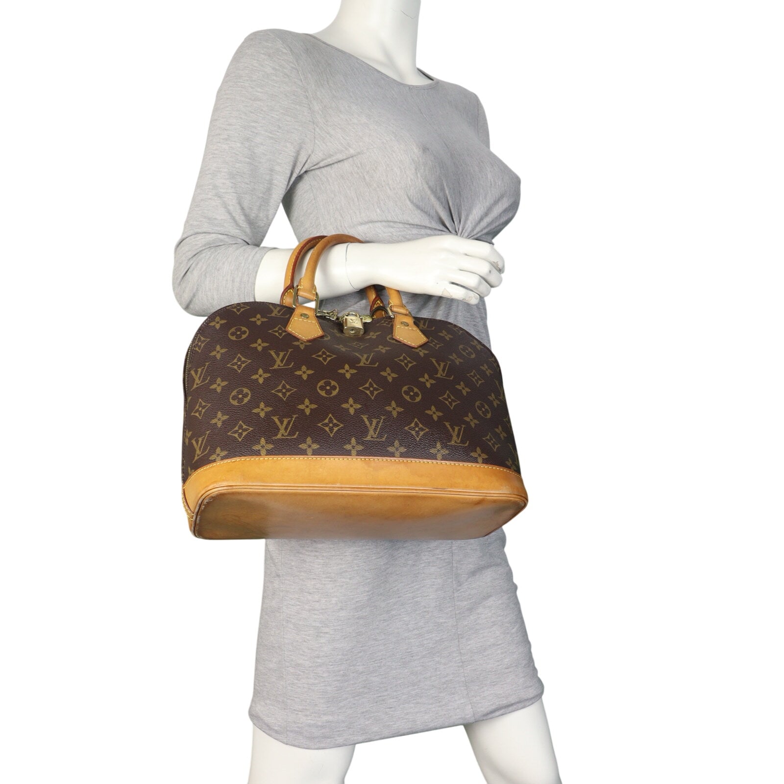Louis Vuitton Alma PM Monogram_IMG_9679.jpeg