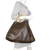 Louis Vuitton Artsy MM Monogram_IMG_7635.jpeg