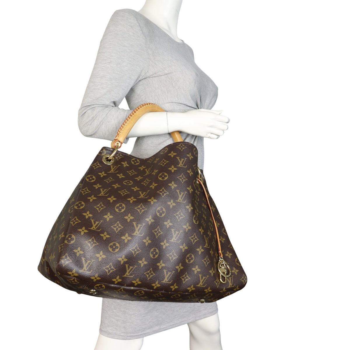 Louis Vuitton Artsy MM Monogram_IMG_7635.jpeg