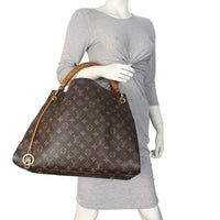 Louis Vuitton Artsy MM Monogram_IMG_9689.jpeg