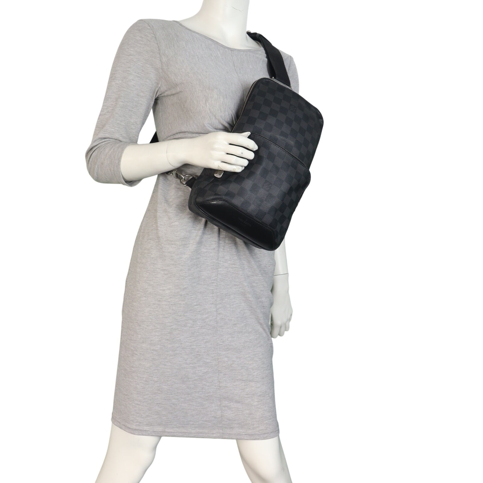 Louis Vuitton Avenue Sling Bag Damier Graphite_IMG_8412.jpeg