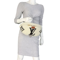 Louis Vuitton Bum Bag Monogram Giant Teddy Fleece_IMG_6908.jpeg