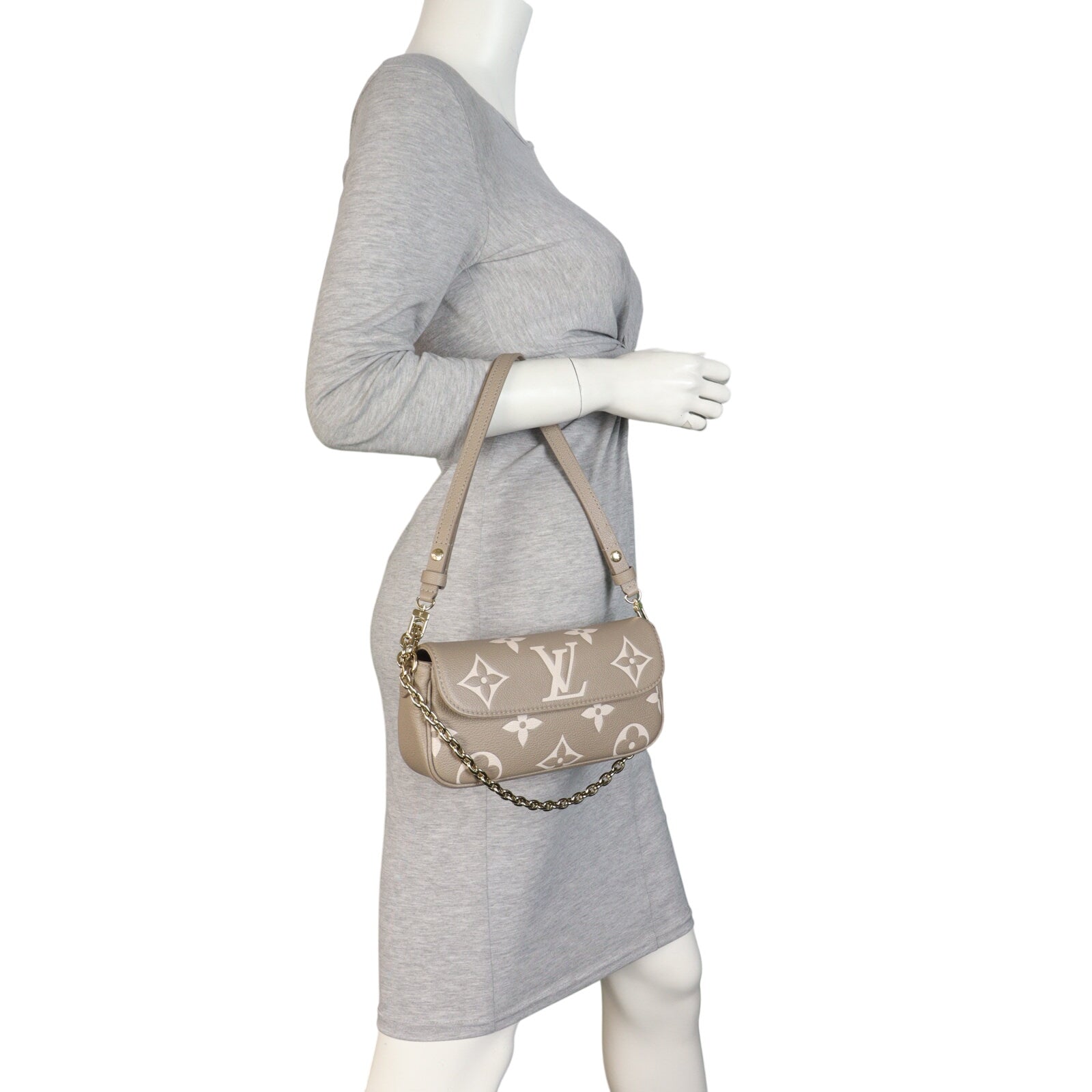 Louis Vuitton Ivy Wallet on Chain Monogram Empreinte Giant Bicolour_IMG_8400.jpeg