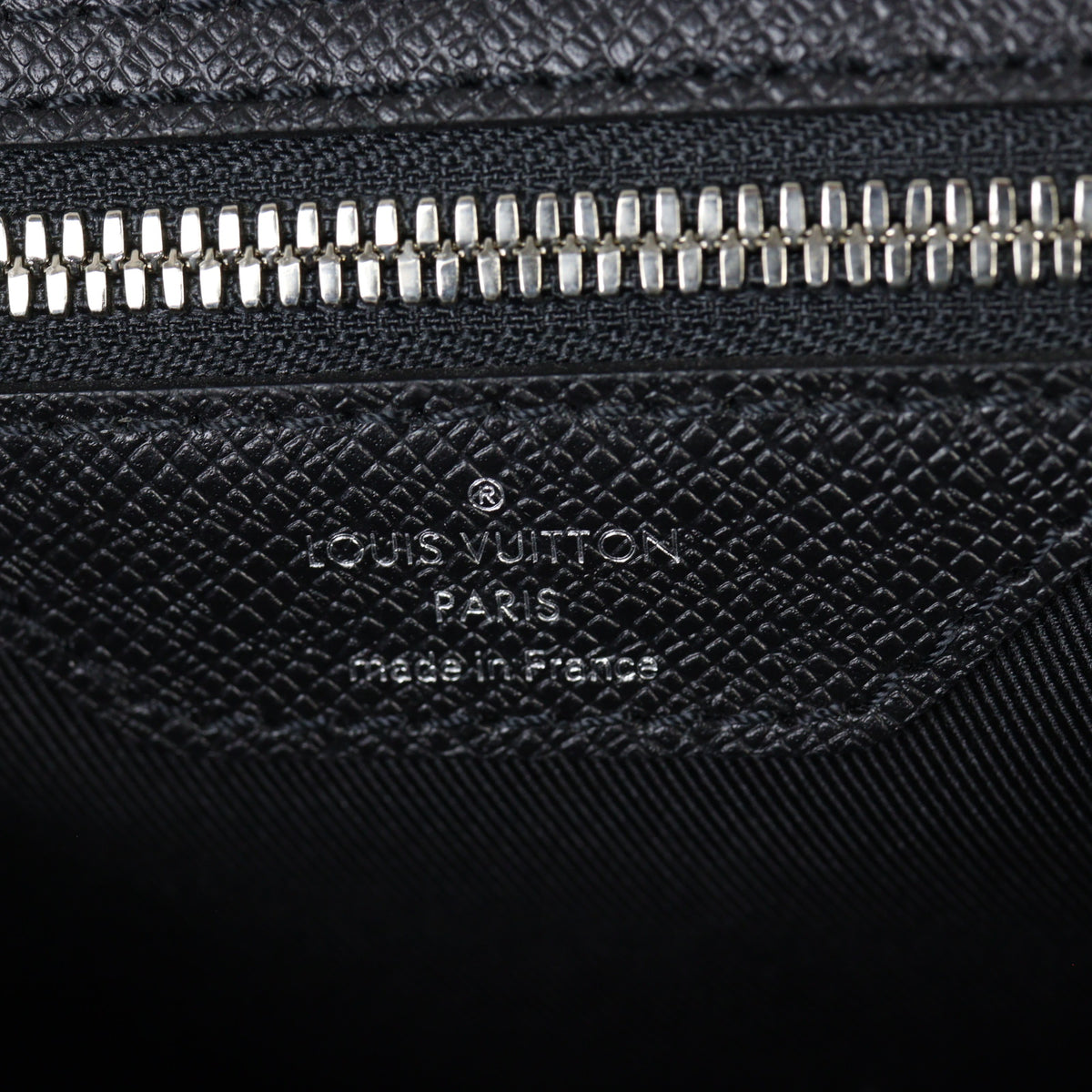 Louis Vuitton Keepall 50 Bandouliere Monogram Eclipse Taiga_IMG_9116.jpg