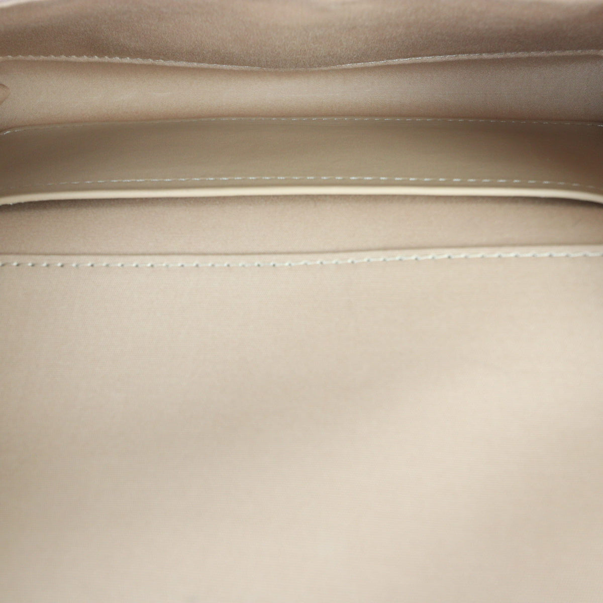 Louis Vuitton Louise Clutch Patent_IMG_3597.jpg