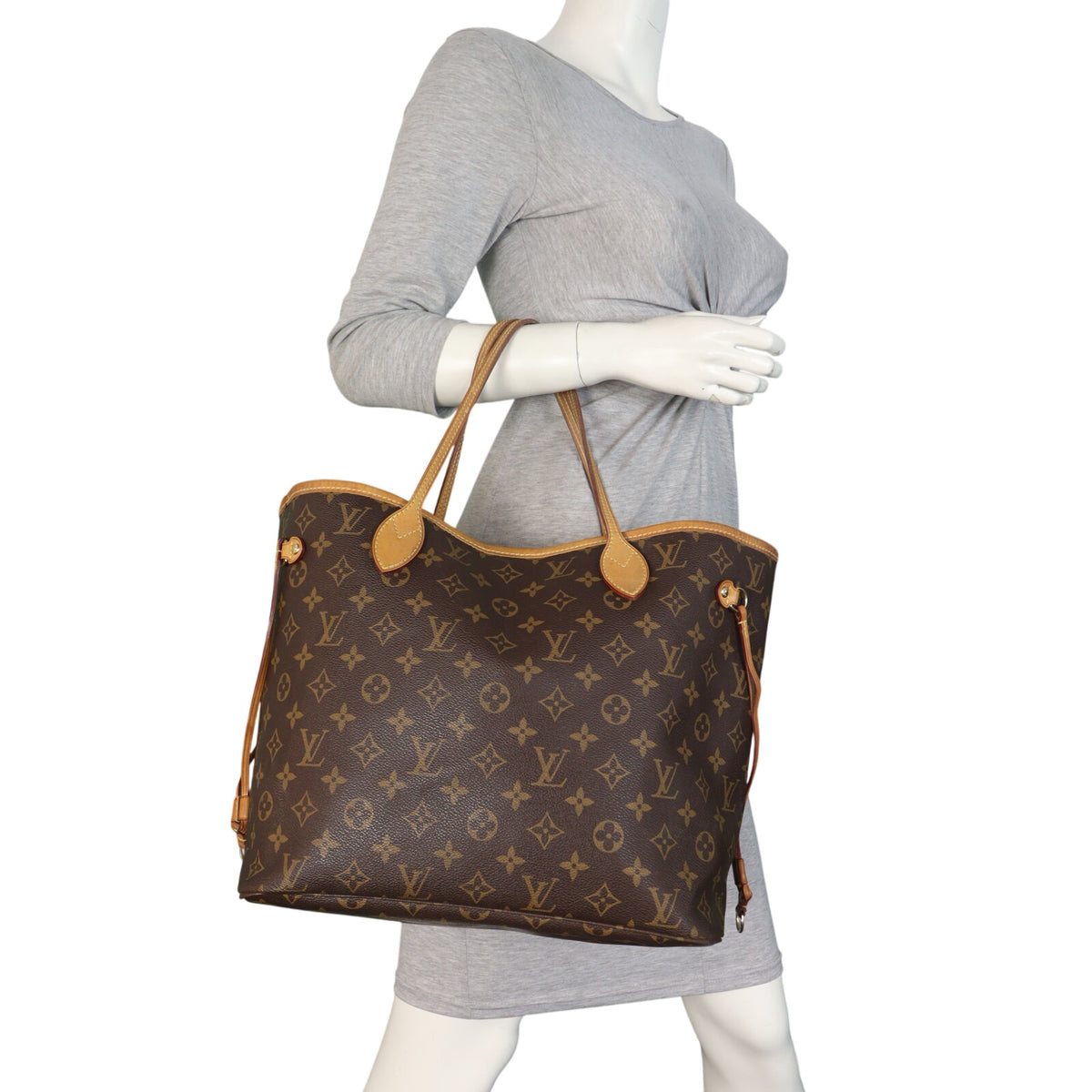 Louis Vuitton Neverfull MM Monogram_IMG_2307.jpeg