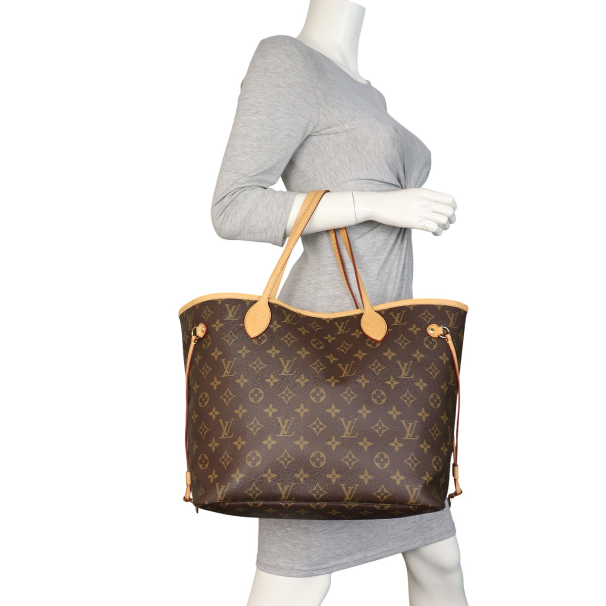 Louis Vuitton Neverfull MM Monogram_IMG_6937.jpeg