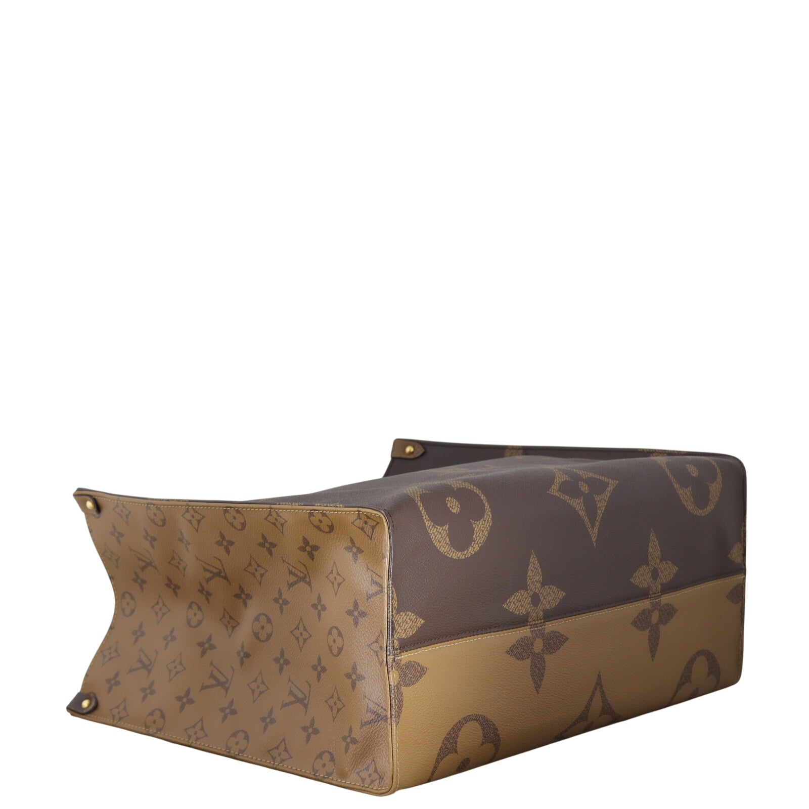 Louis Vuitton OnTheGo GM Monogram Giant Reverse_IMG_4893.jpeg