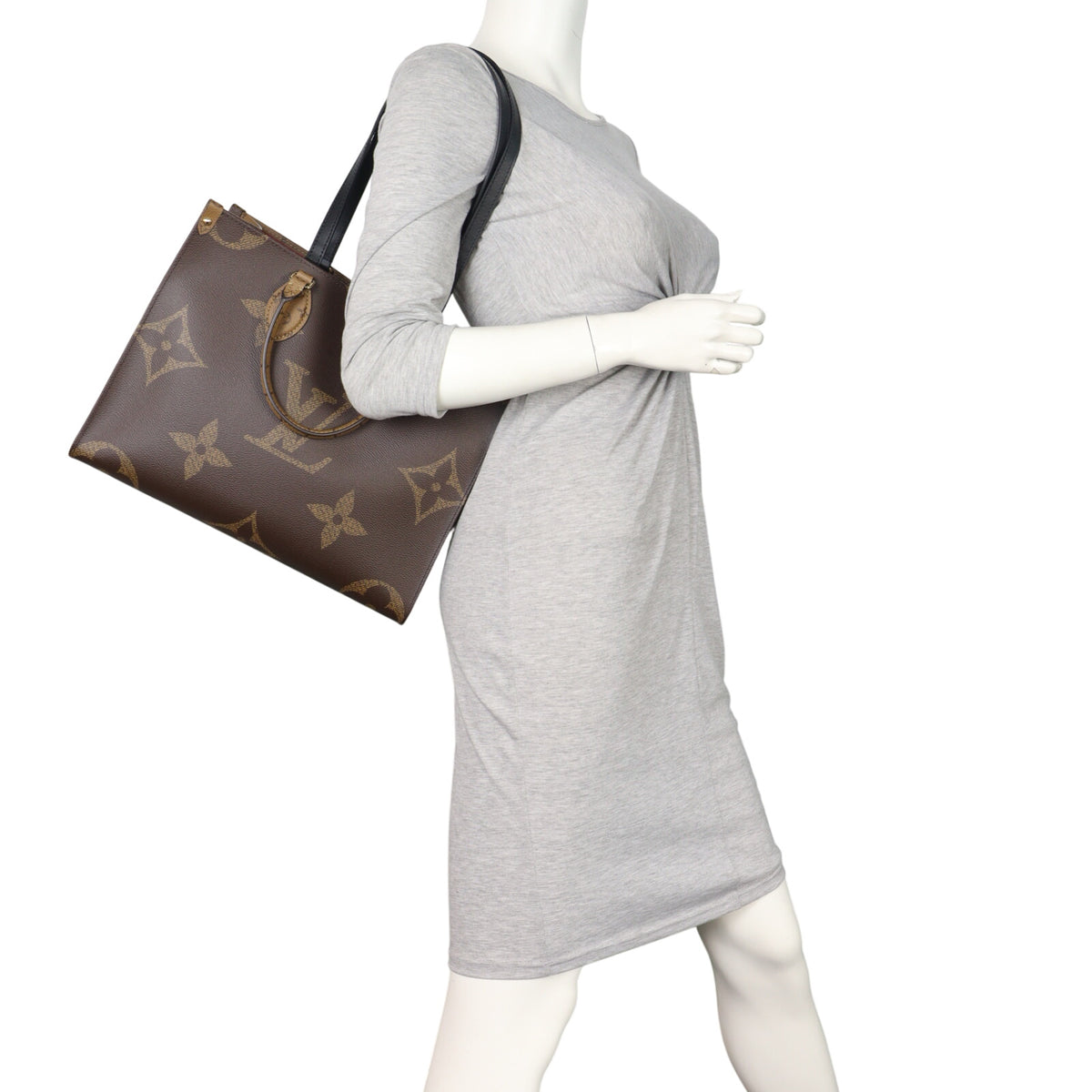 Louis Vuitton OnTheGo MM Monogram Giant Reverse_IMG_3978.jpeg