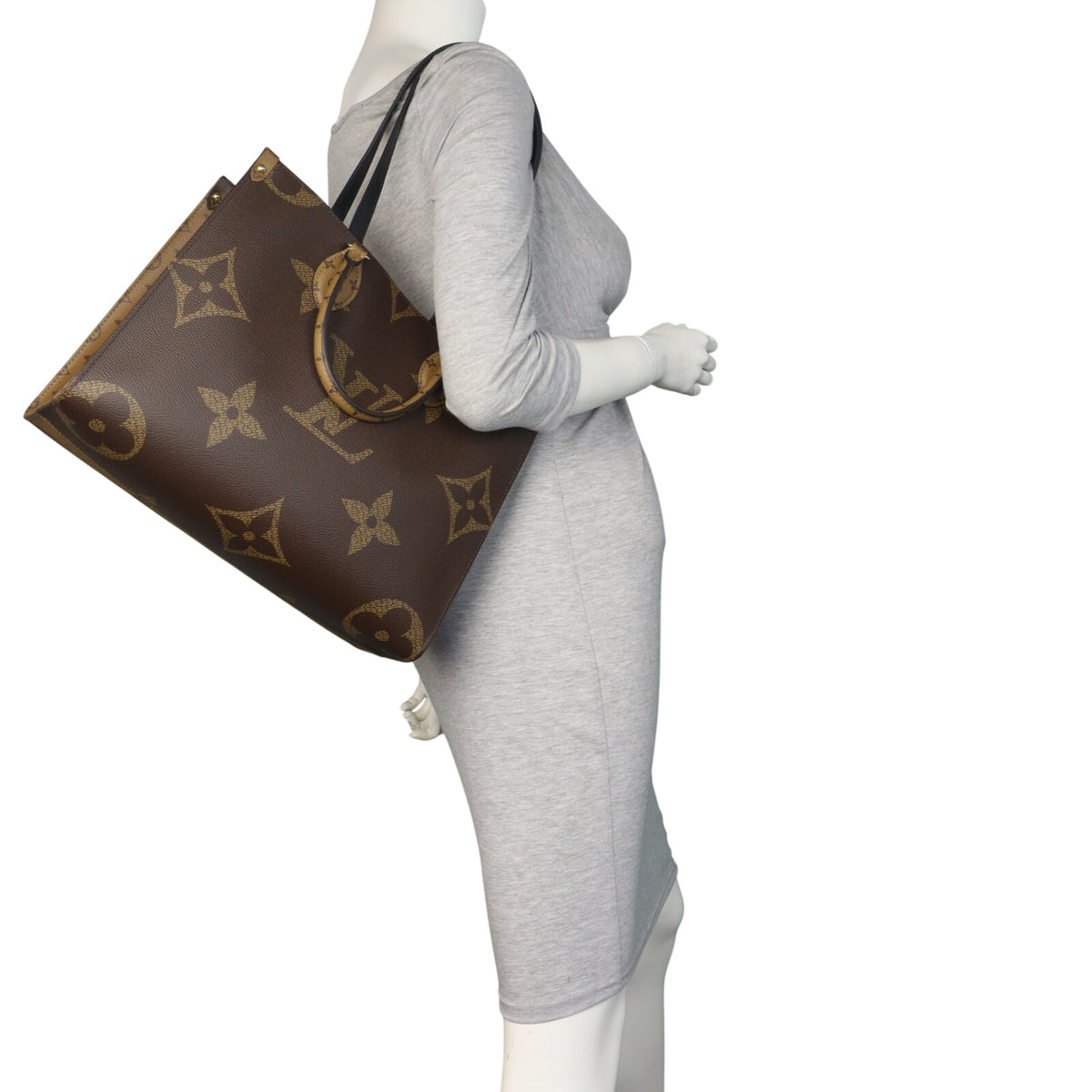 Louis Vuitton OnTheGo MM Monogram Giant Reverse_IMG_9472.jpeg