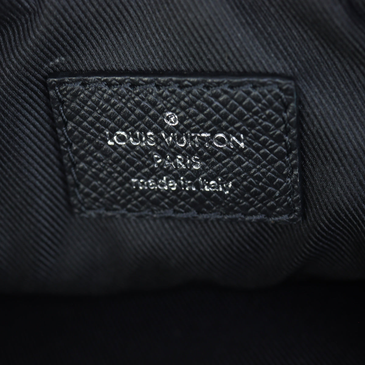 Louis Vuitton Outdoor Bumbag Monogram Eclipse Taiga_IMG_3567.jpg