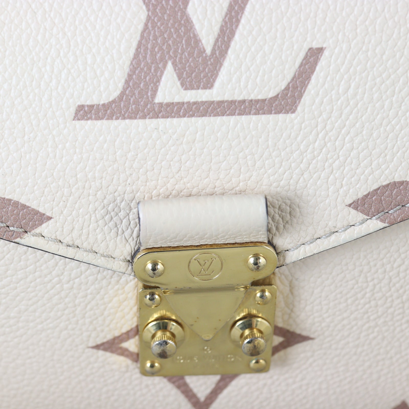 Louis Vuitton Pochette Metis Monogram Empreinte Giant Bicolour_IMG_8710.jpg