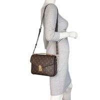 Louis Vuitton Pochette Metis Monogram_IMG_4239.jpeg