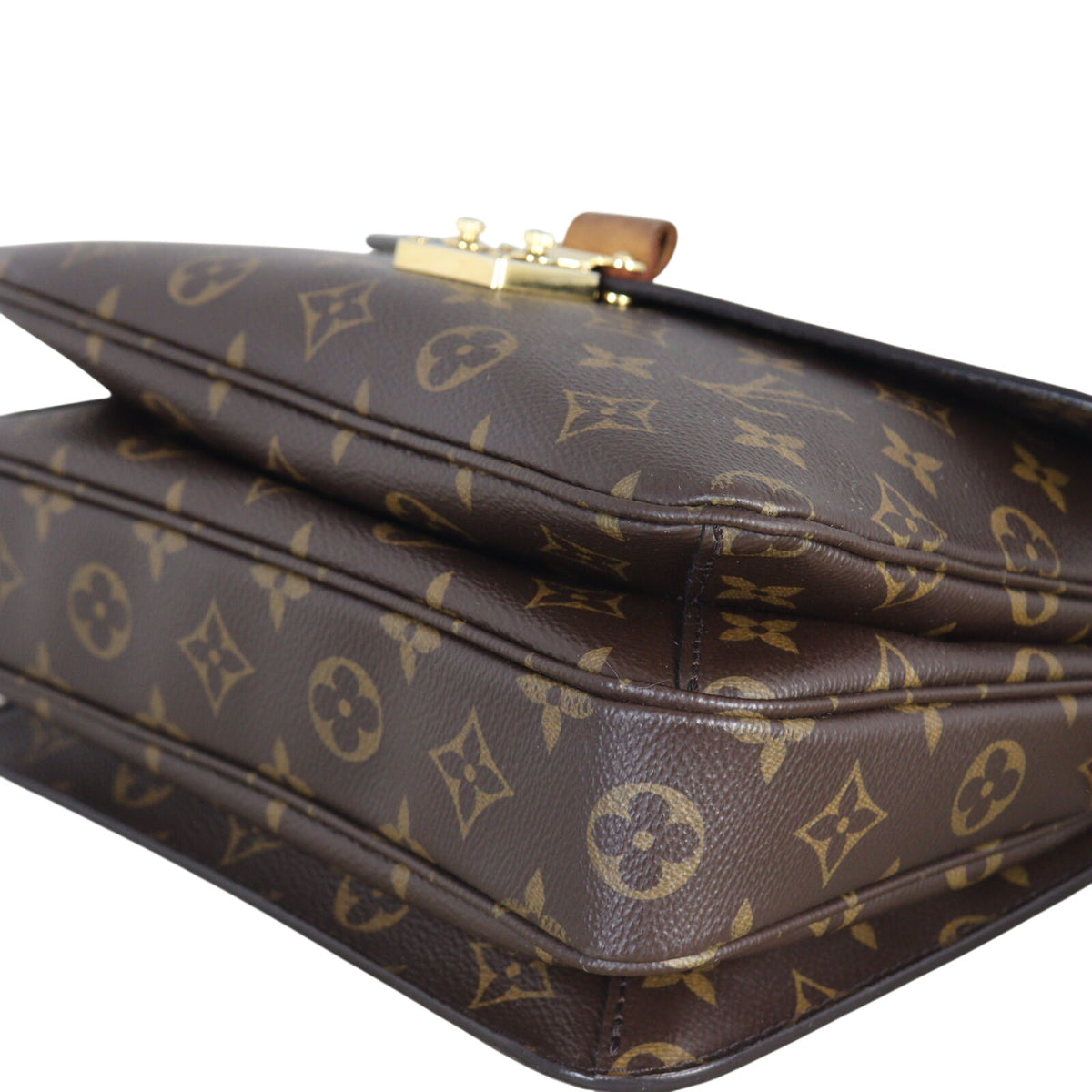 Louis Vuitton Pochette Metis Monogram_IMG_7548.jpeg
