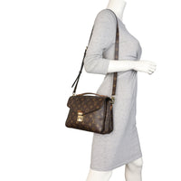 Louis Vuitton Pochette Metis Monogram_IMG_7644.jpeg