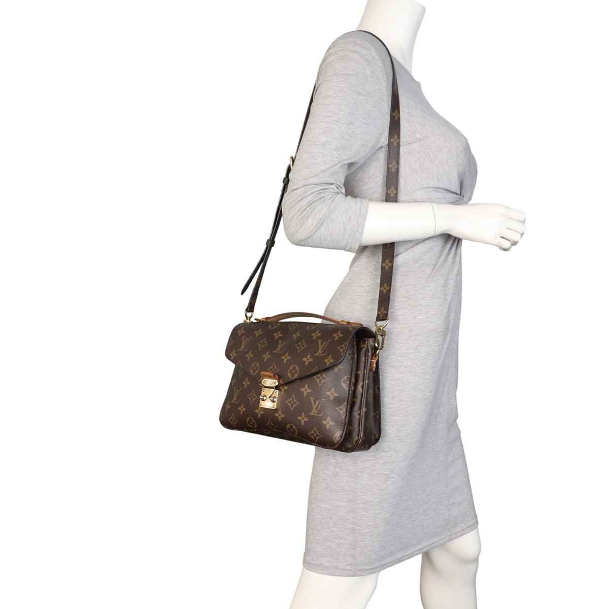 Louis Vuitton Pochette Metis Monogram_IMG_7644.jpeg