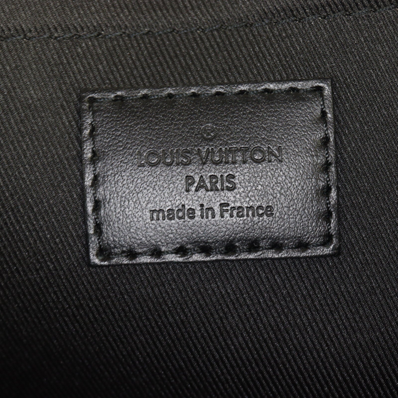 Louis Vuitton Pochette Voyage Souple Monogram Eclipse_IMG_2022.jpg