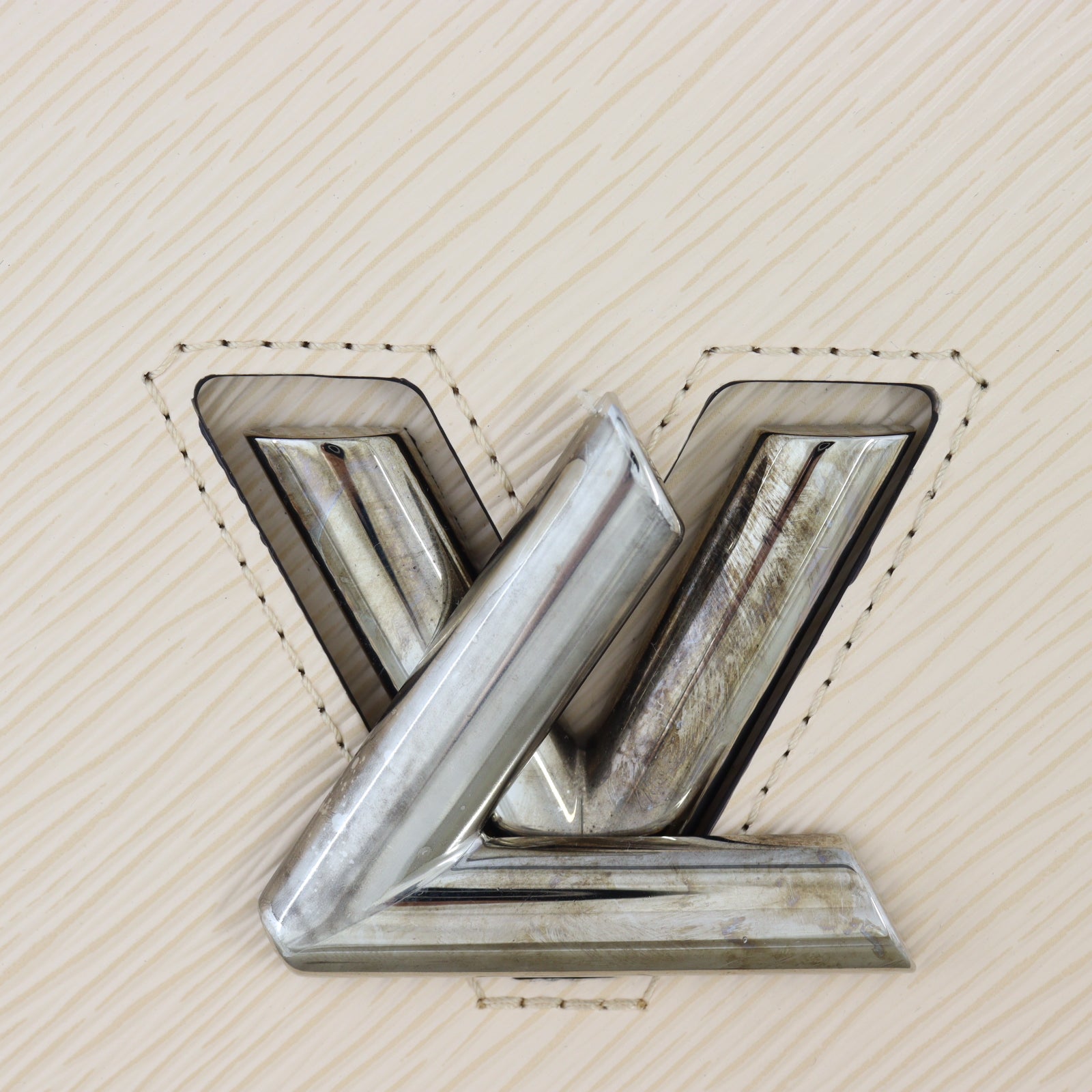 Louis Vuitton Twist GM Epi_IMG_0457.jpg