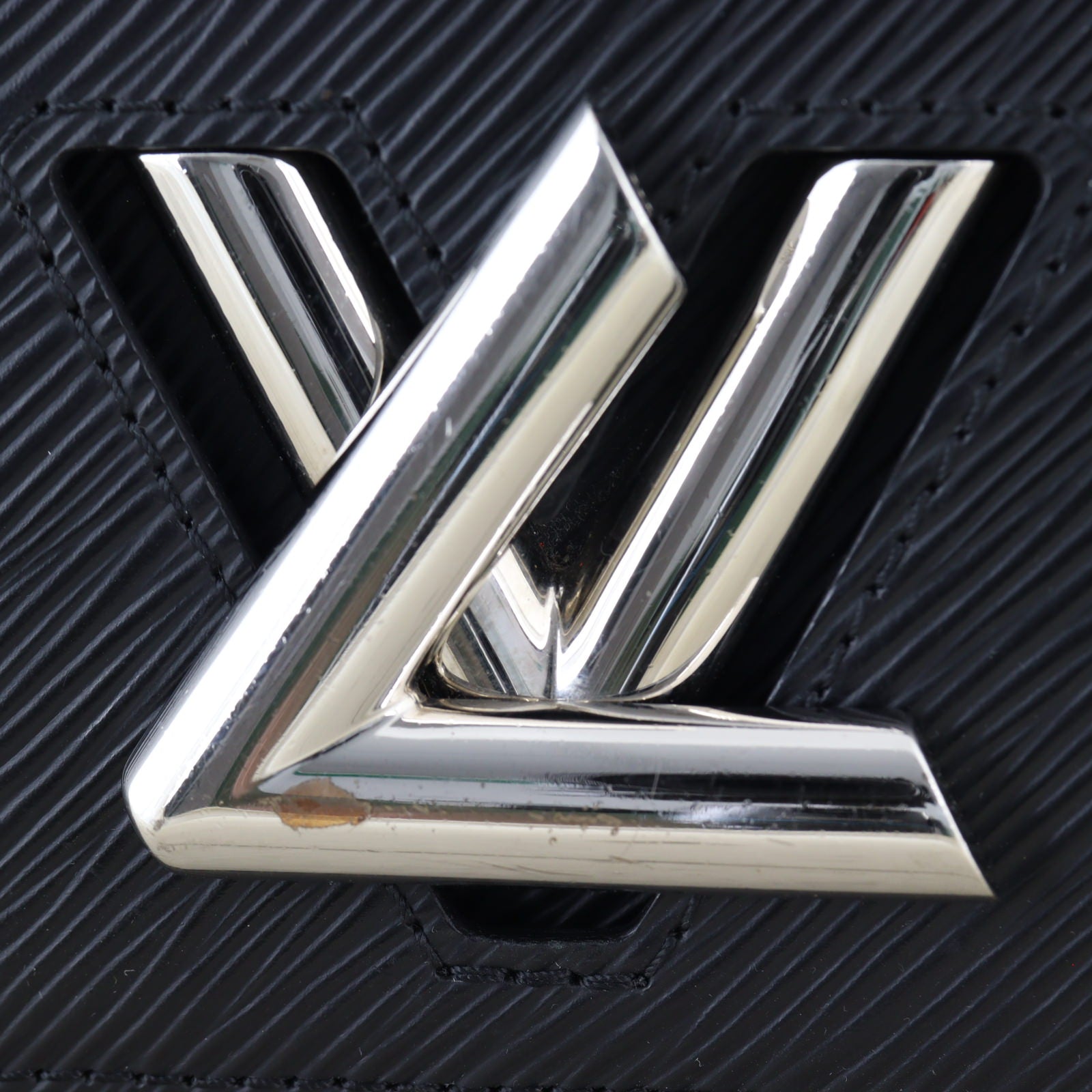 Louis Vuitton Twist PM Epi_IMG_4555.jpg