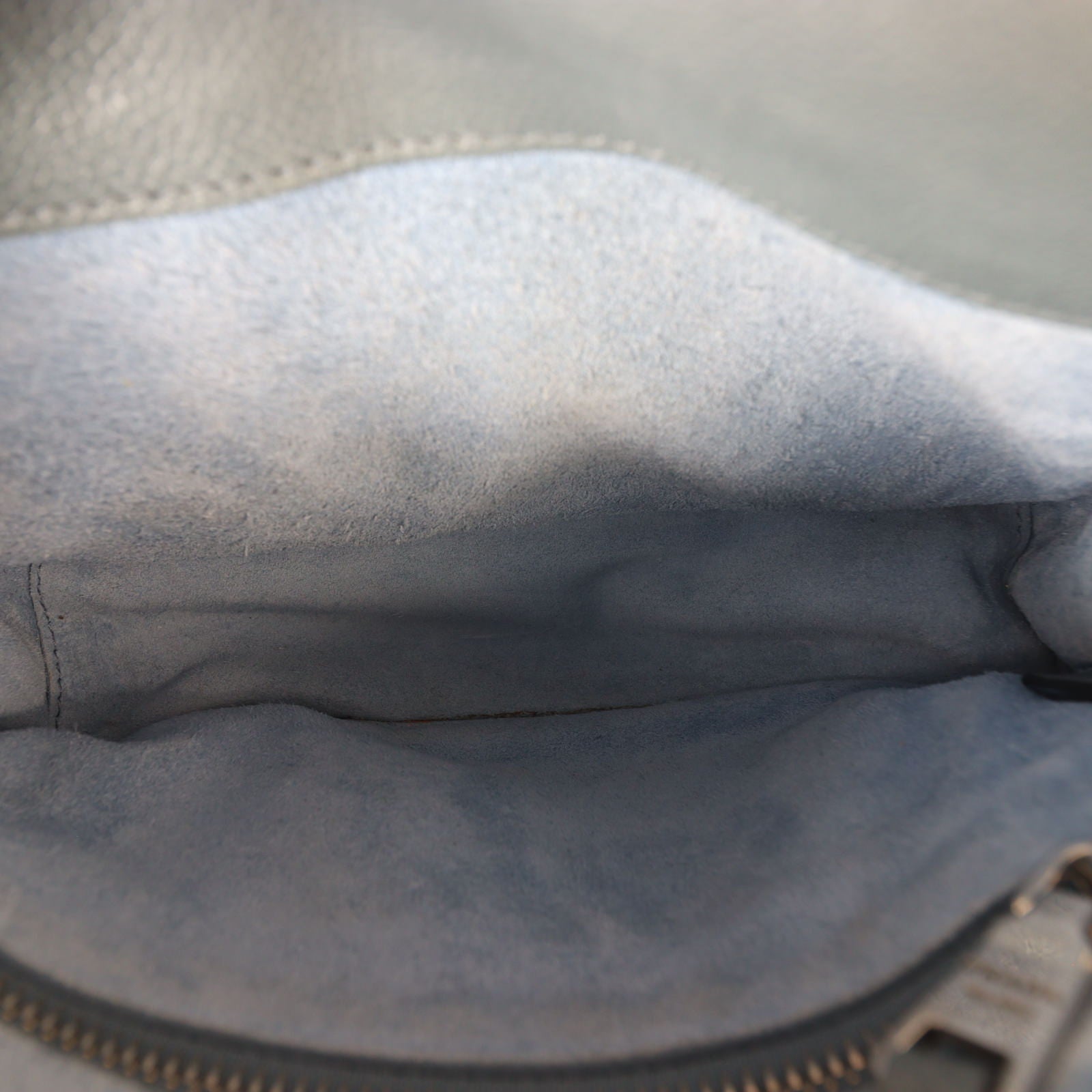 Prada Etiquette Glace Calfskin Messenger Bag_IMG_6365.jpg