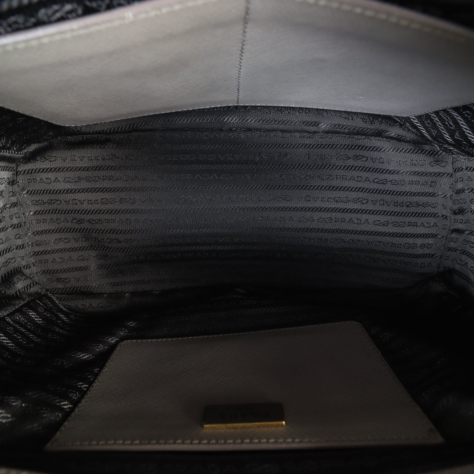 Prada Saffiano Lux Galleria Double Zip Tote Medium_IMG_5714.jpg