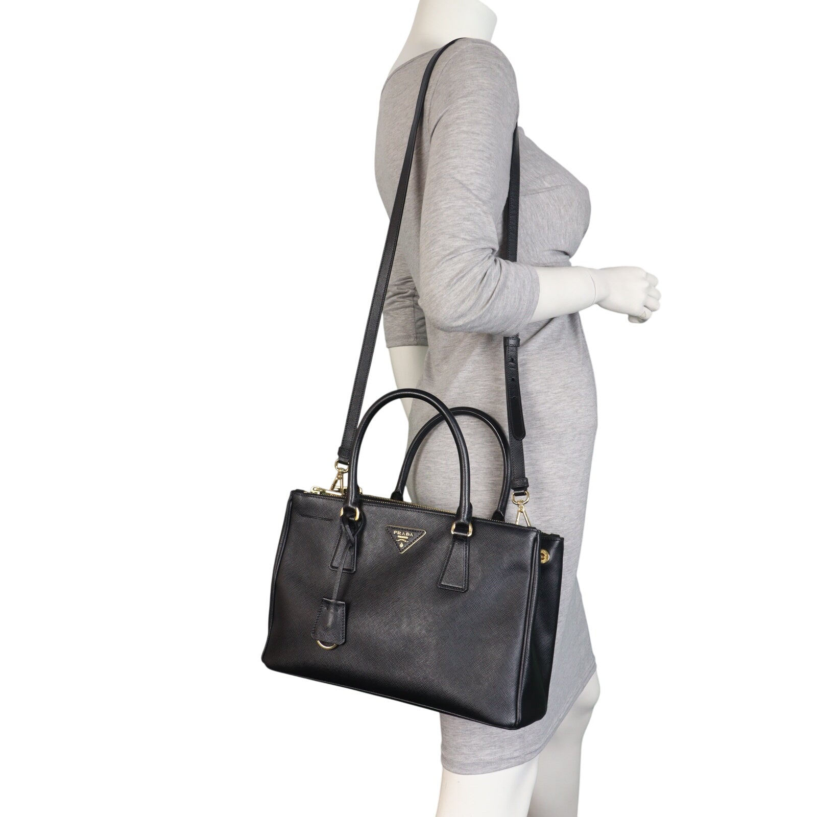 Prada Saffiano Lux Galleria Double Zip Tote Medium_IMG_7645.jpeg