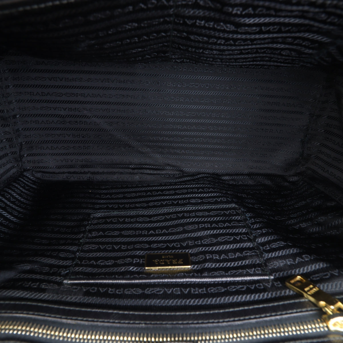 Prada Saffiano Lux Tote Large_IMG_4132.jpg