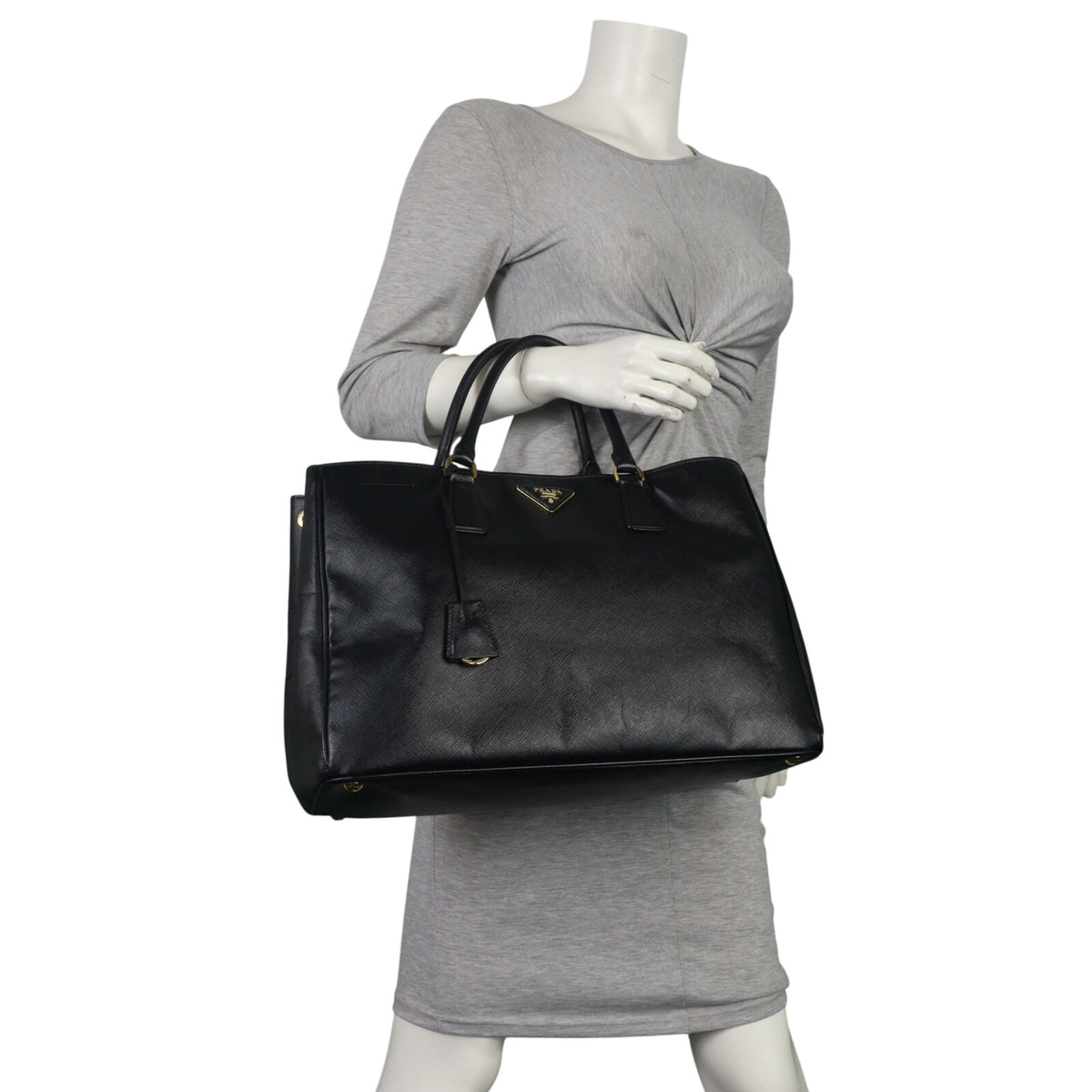 Prada Saffiano Lux Tote Large_IMG_4268.jpeg