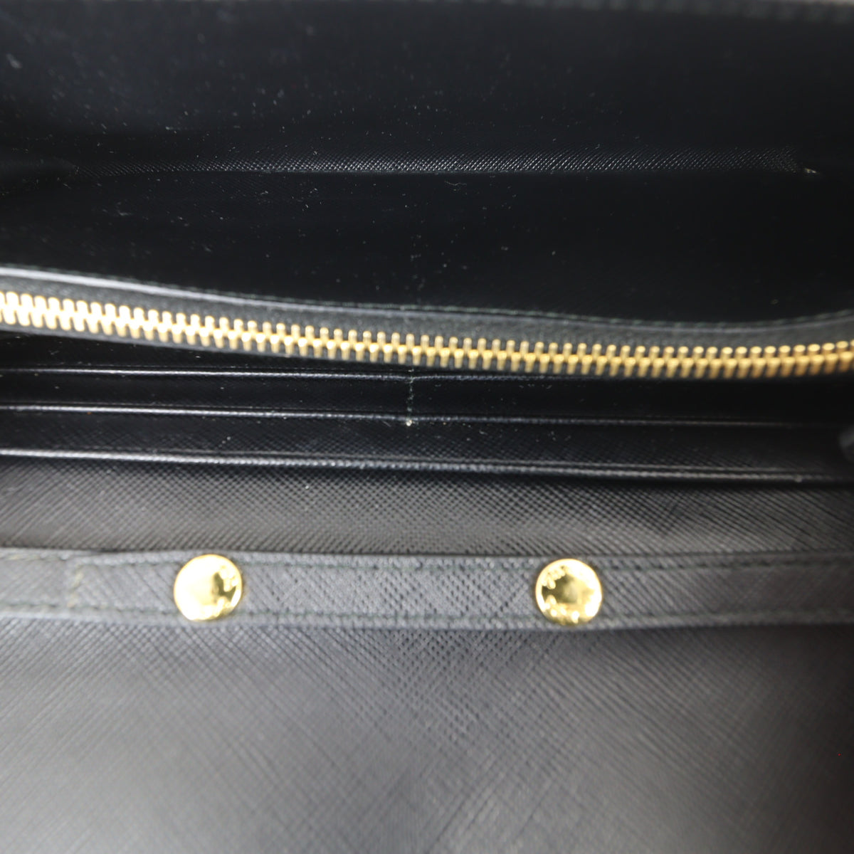 Prada Saffiano Wallet on Chain_IMG_1950.jpg