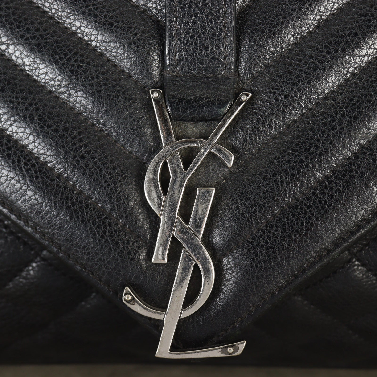 Saint Laurent Classic Medium Tri-Quilt Soft Envelope_IMG_1067.jpg