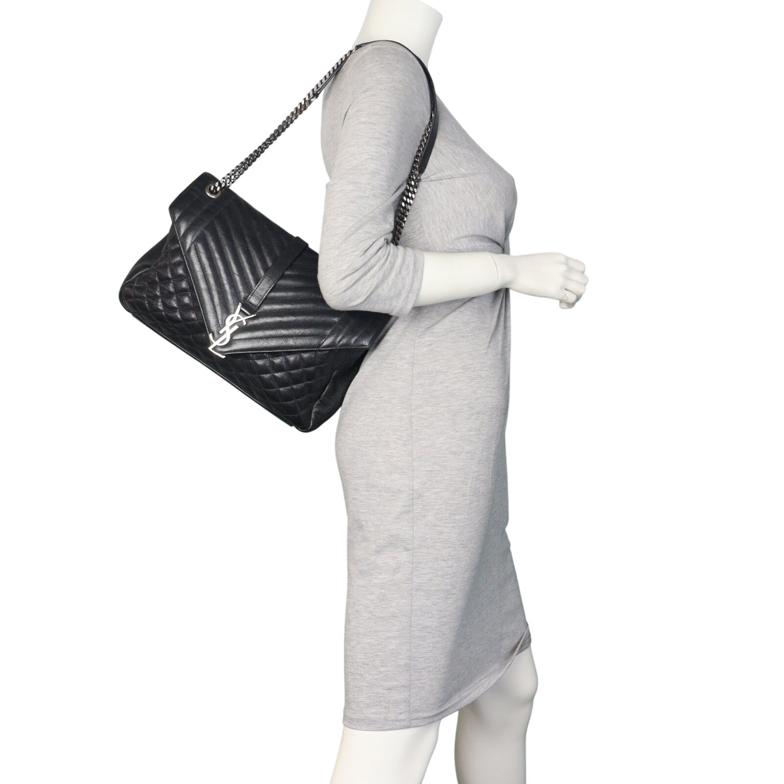 Saint Laurent Classic Medium Tri-Quilt Soft Envelope_IMG_1216.jpeg