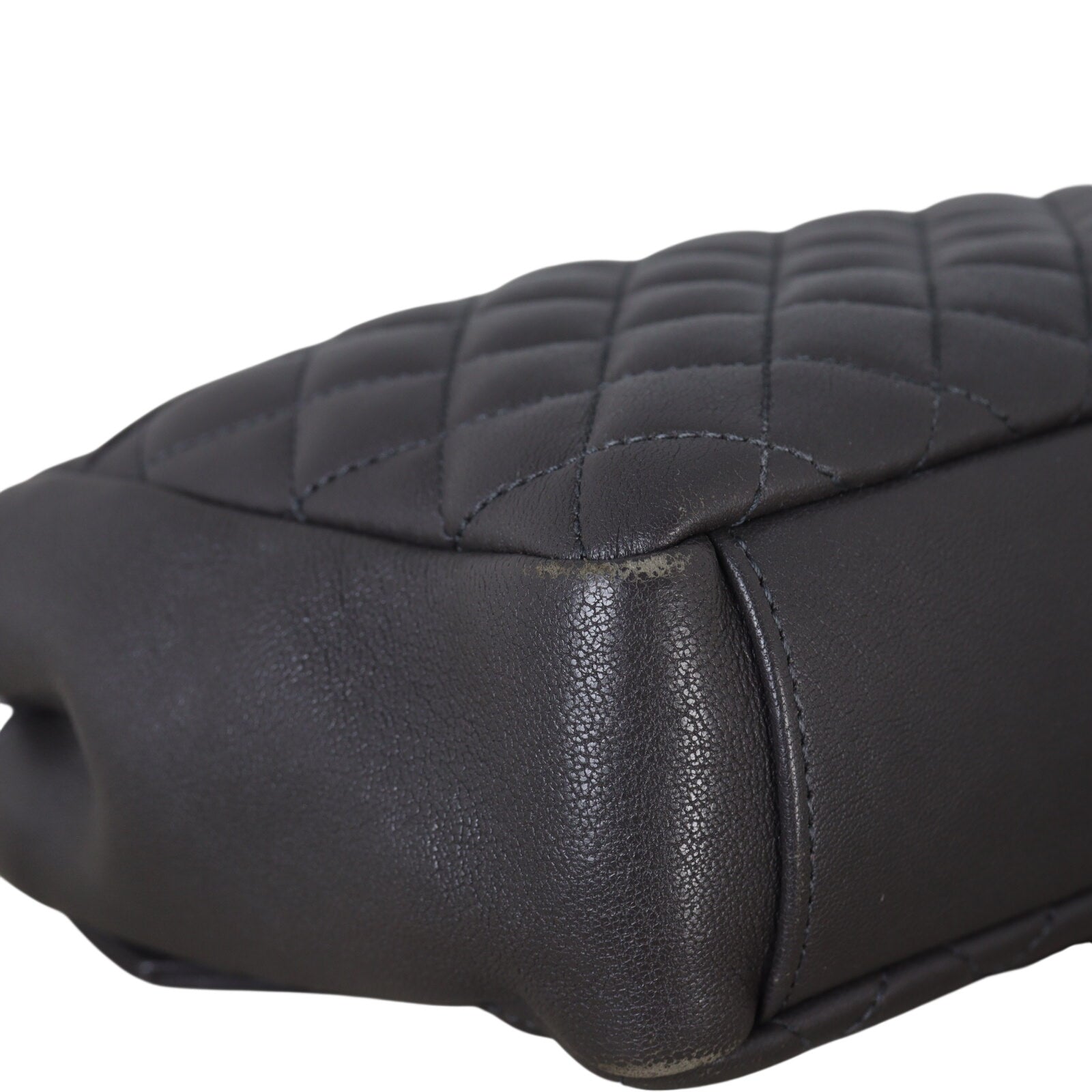 Saint Laurent Classic Medium Tri-Quilt Soft Envelope_IMG_8117.jpeg