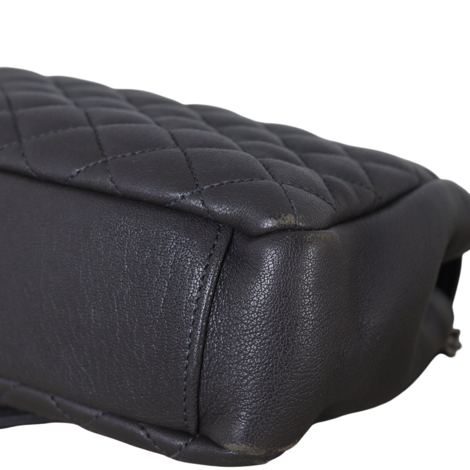 Saint Laurent Classic Medium Tri-Quilt Soft Envelope_IMG_8118.jpeg