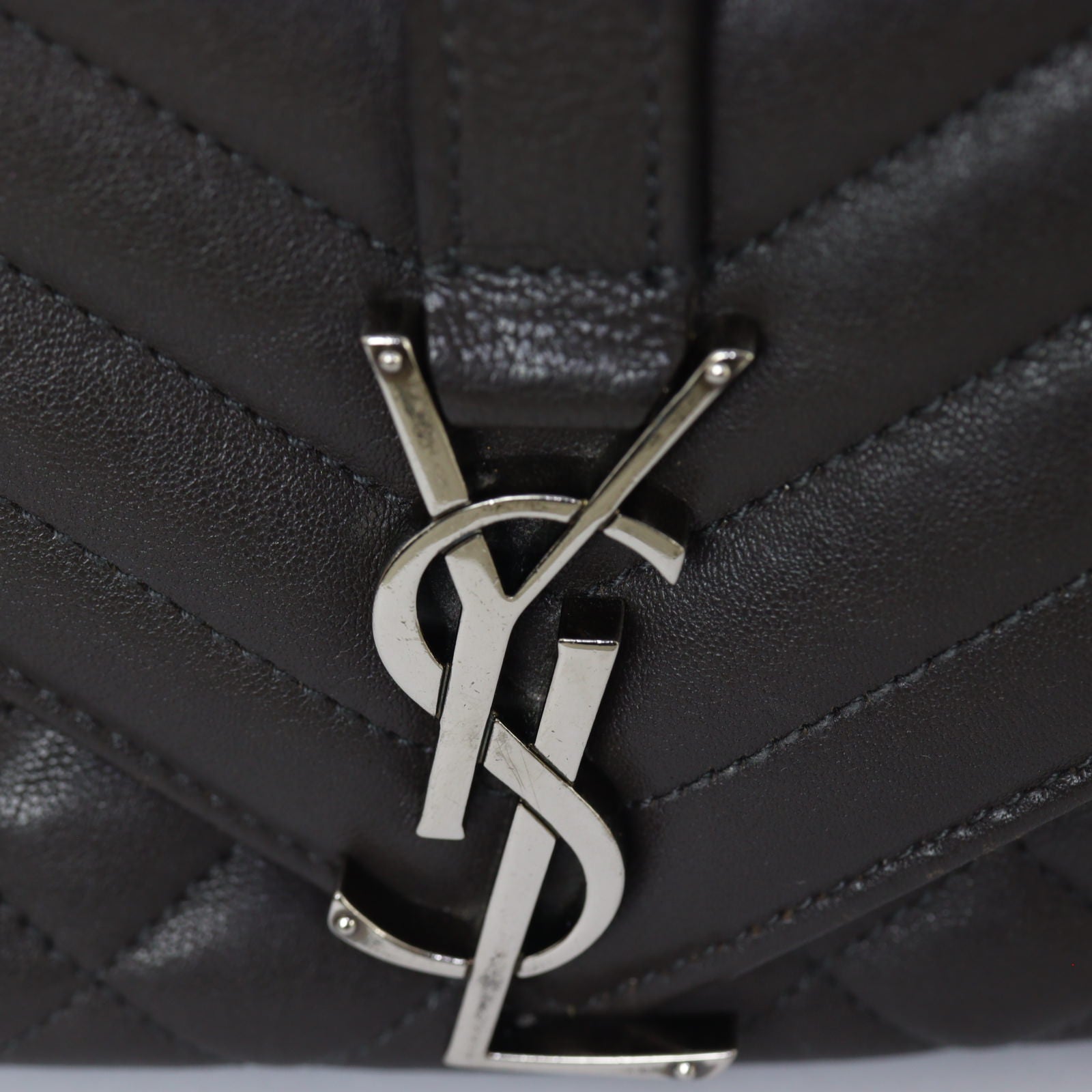 Saint Laurent Classic Medium Tri-Quilt Soft Envelope_IMG_8119.jpg