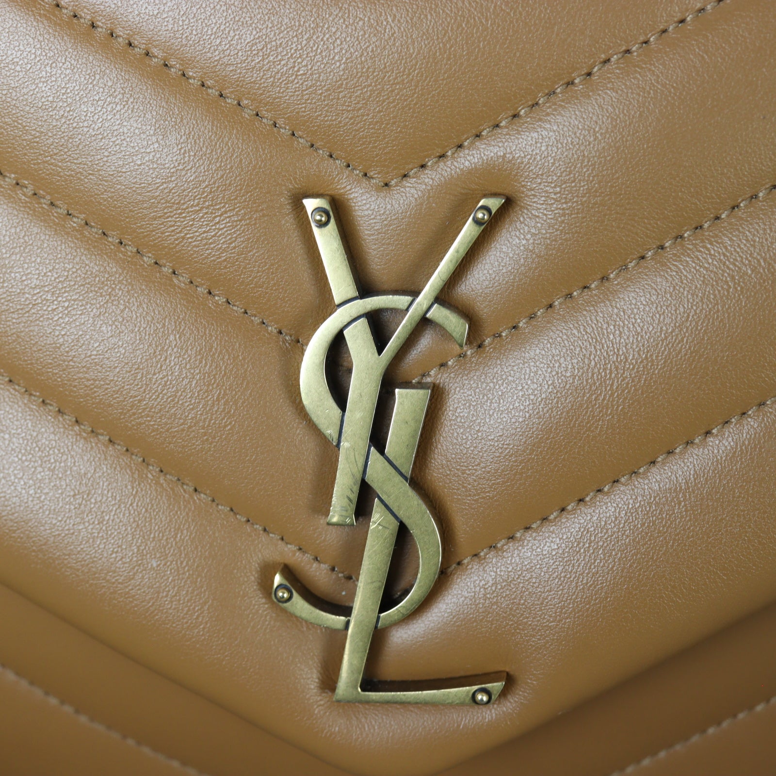 Saint Laurent Loulou Medium_IMG_0435.jpg