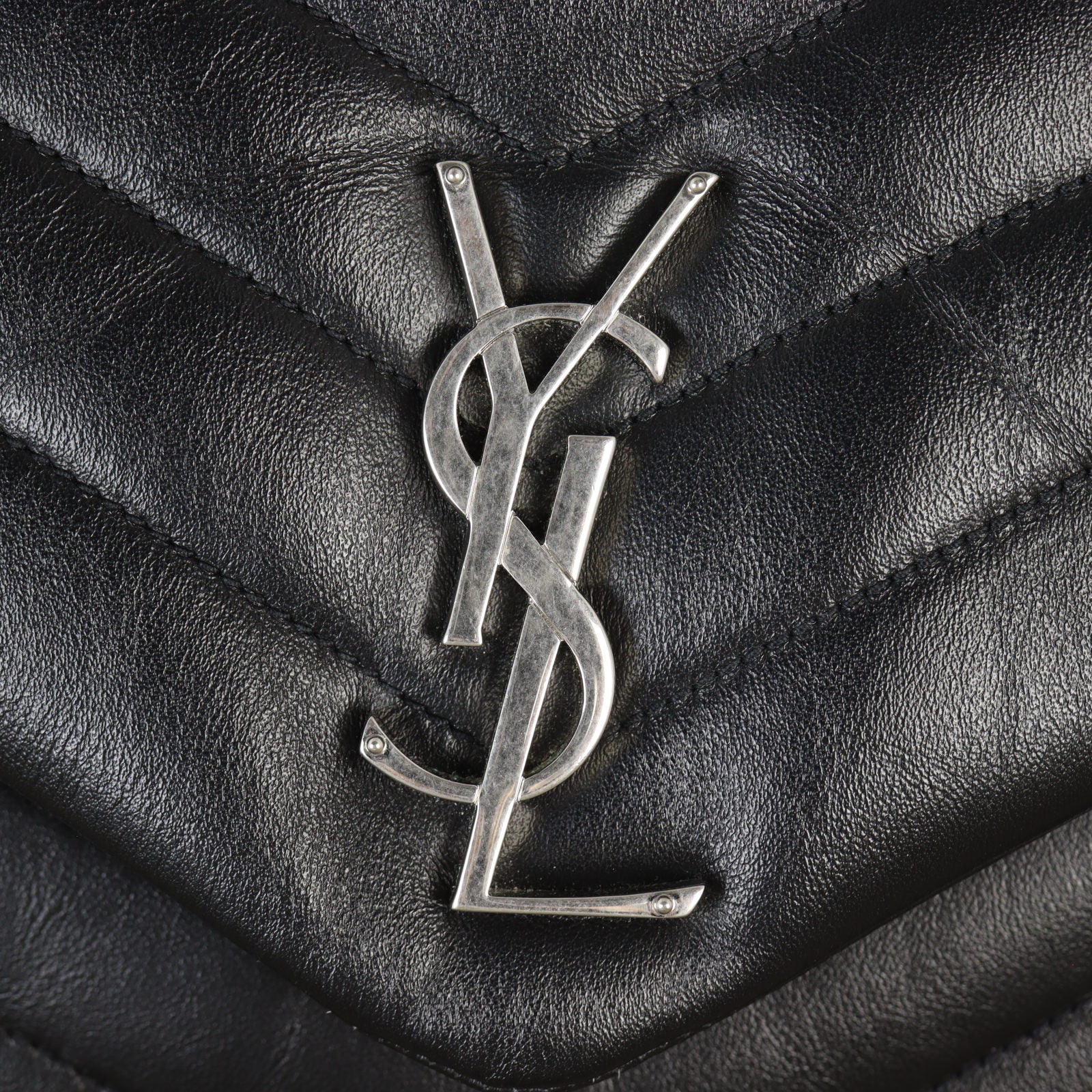 Saint Laurent Loulou Medium_IMG_2481.jpg