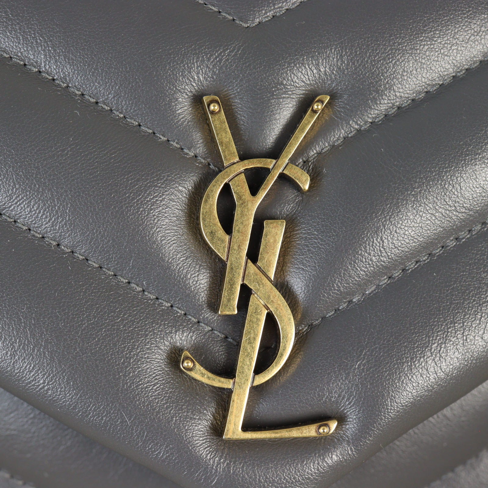 Saint Laurent Loulou Medium_IMG_4260.jpg